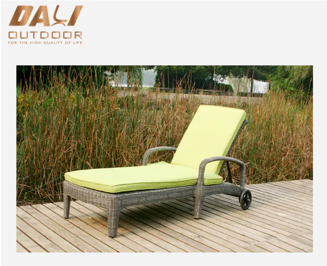Waterproof Outdoor Comfortable Metal Low Seat Beach Lounge with wheel