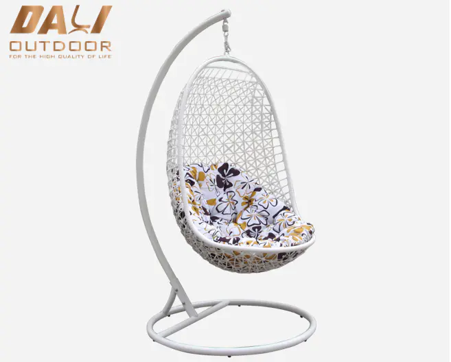 Outdoor Furniture Steel Wicker Egg Shape Hanging Garden Patio Swings Chair